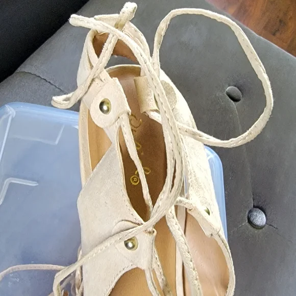 Nude lace wedge heels - Picture 4 of 4